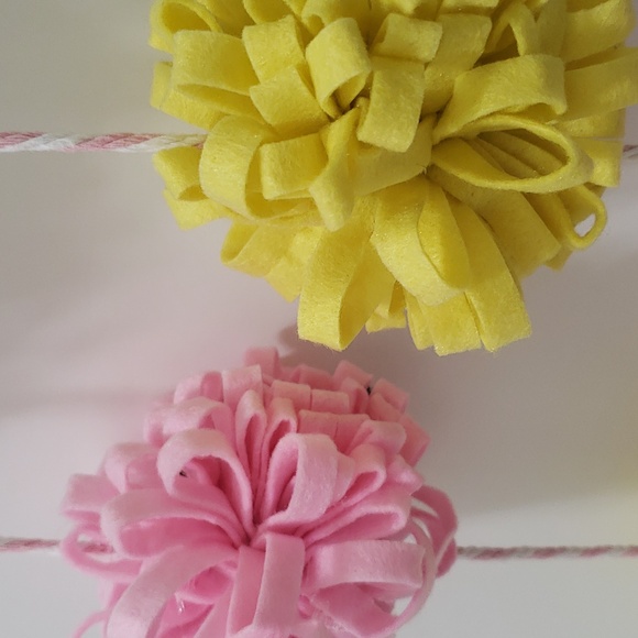 NWT Easter Pom Pom Garland and Decorative Eggs - Picture 3 of 9